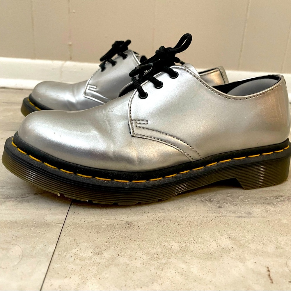 Dr. Martens. Silver Oxford low boots